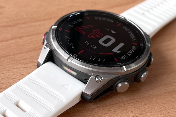 Fénix 8 Pro v titanu